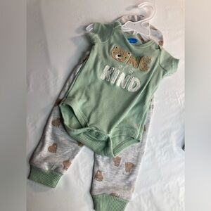 Bon bebe 0-3 months One Of A Kind Bear Green boys outfit Set Nwt